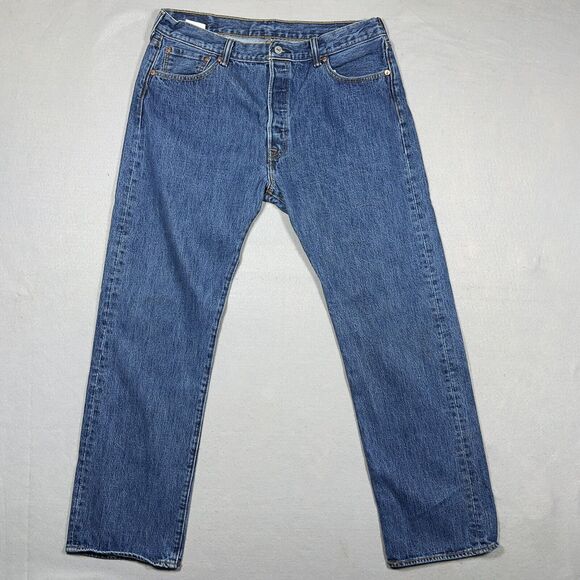 Levi’s 501 Jeans Men Tag 36x32 Fit 34x30 Button Fly Straight Leg Mid Wash Denim